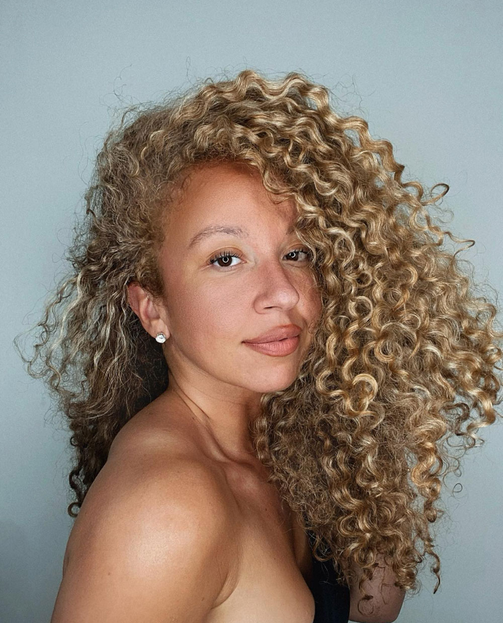17 Photos of Curly Blonde Hair to Show Your Stylist 
